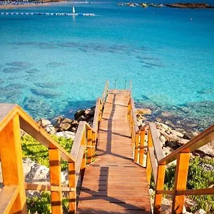 Szálloda Silver Sands, Protarász